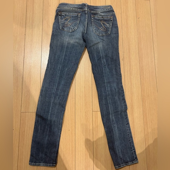 Y2K, Sliver Aiko Slim Jeans. Low waisted, light wash denim. - Picture 3 of 5